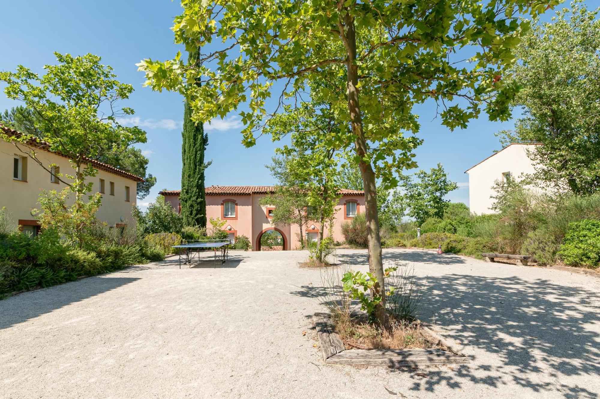 Village Pierre & Vacances Le Rouret Grospierres Exterior photo