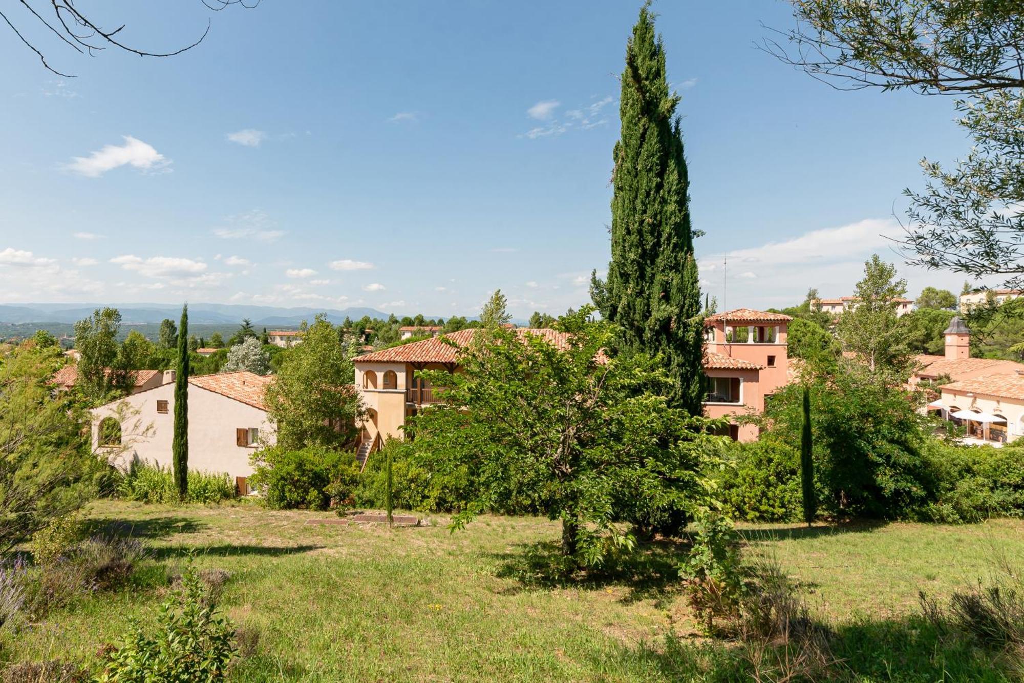 Village Pierre & Vacances Le Rouret Grospierres Exterior photo