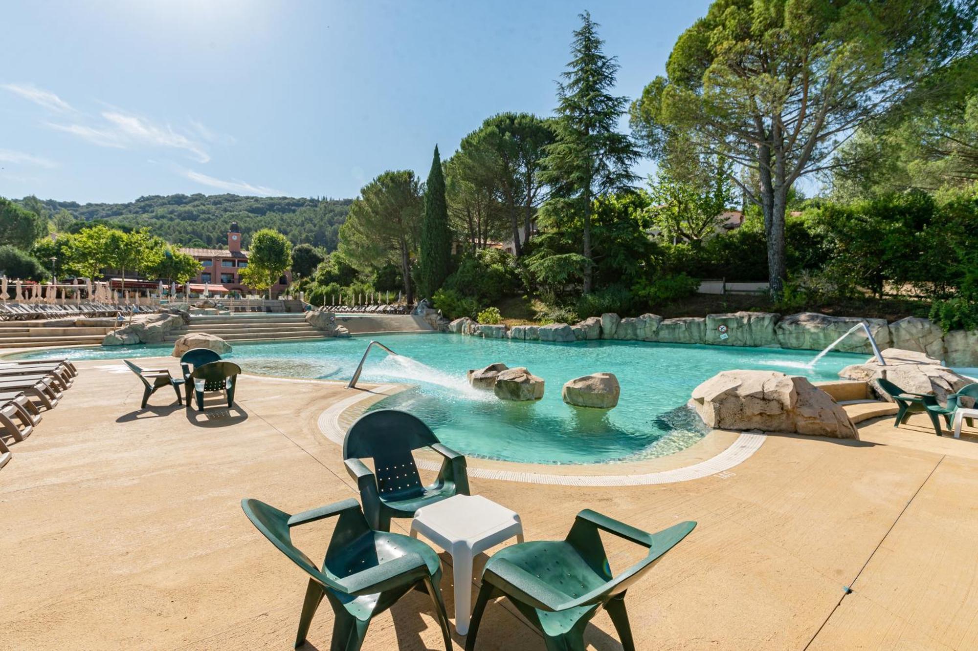 Village Pierre & Vacances Le Rouret Grospierres Exterior photo